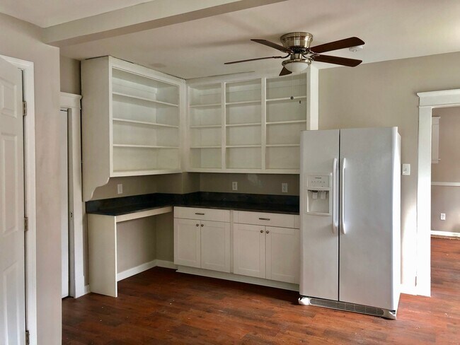 Foto del edificio - Completely renovated spacious single famil...