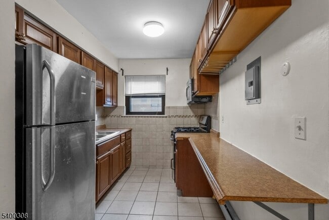 Building Photo - 401 US-22