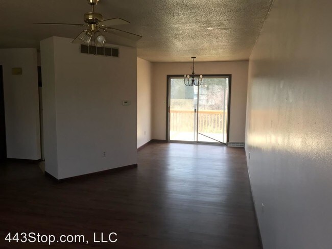 Building Photo - 1581 S Sonora Dr