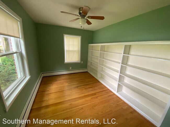 Foto del edificio - 4 br, 1.5 bath House - 405 N Market St.