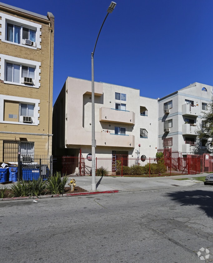 Building Photo - 827 Fedora St