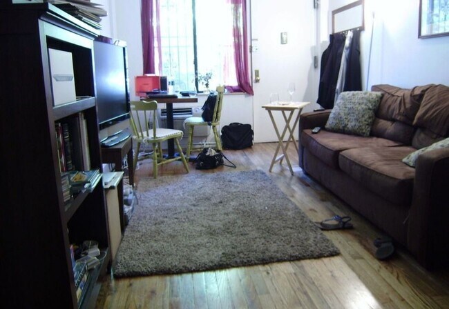 Foto del edificio - 530 W 47th St
