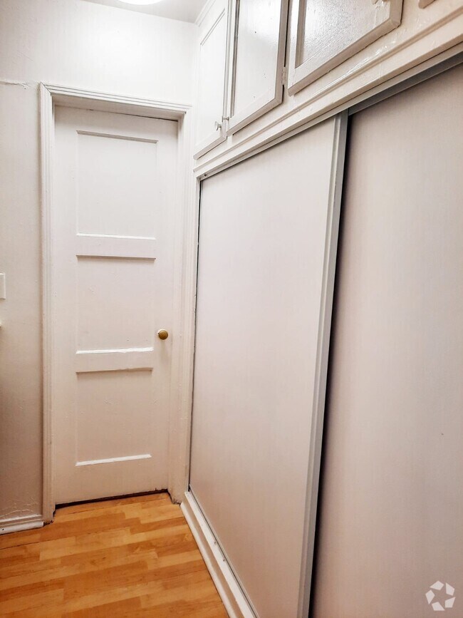 90068 Dog Friendly Apartments under 1,200