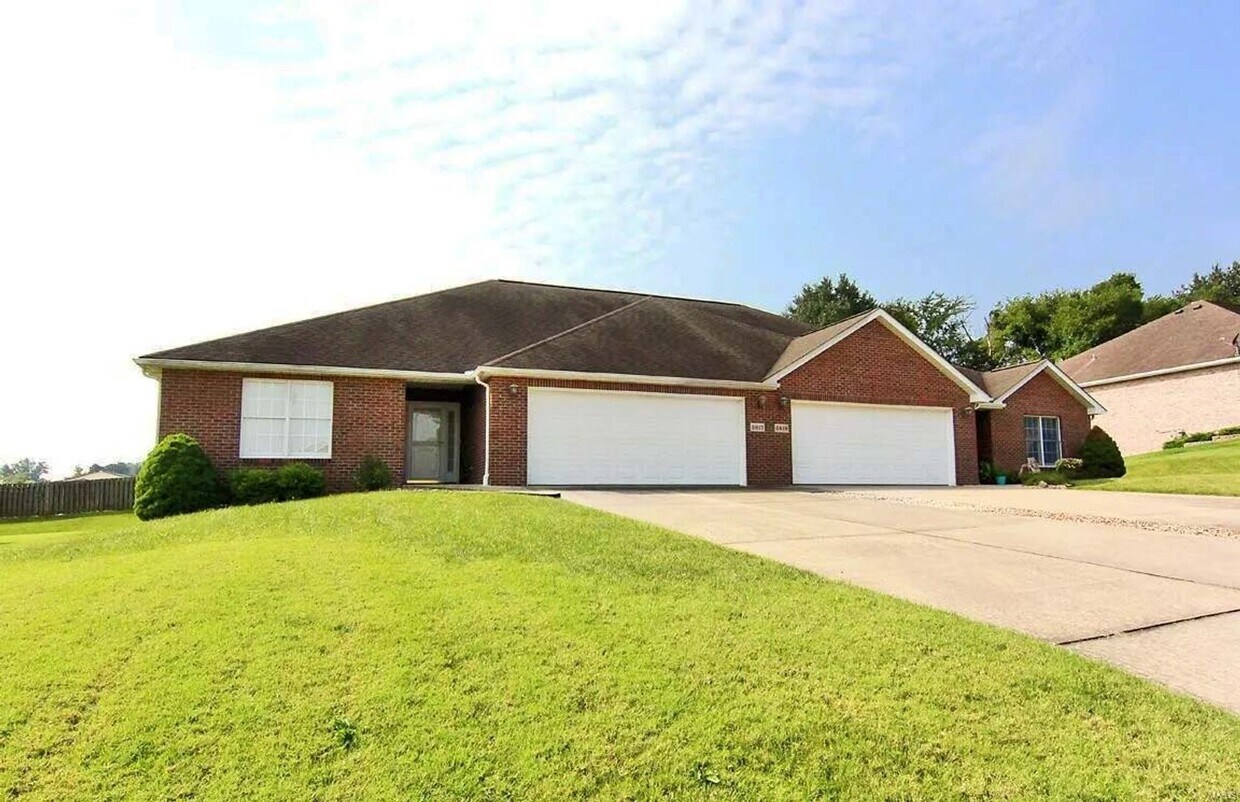 Building Photo - Spacious Duplex In Cape Girardeau