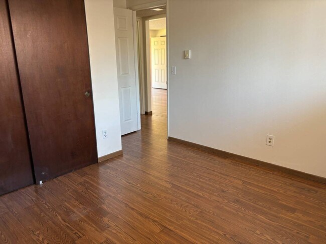 Foto del edificio - 384 NW Dennis Ave