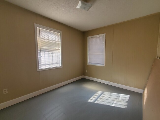 Building Photo - 1277 Airways Blvd