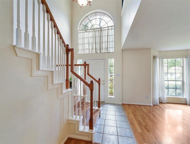 Foto del edificio - 25719 Bearborough Dr