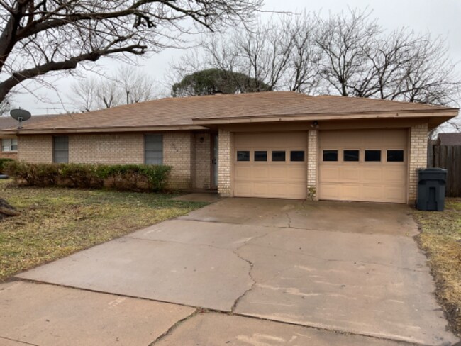 Foto del edificio - 5202 Wildwood Dr
