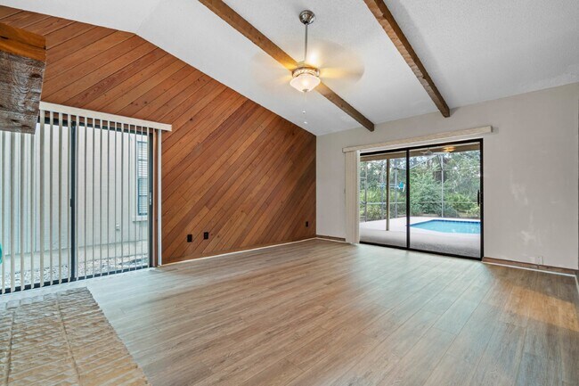 Foto del edificio - Charming 4-Bedroom Home with Pool on Large Lot in Longwood!
