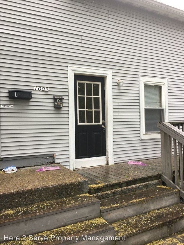 Primary Photo - 1009 Quarry Ave NW