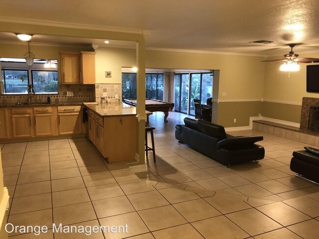 Building Photo - 2615 S Crystal Lake Dr