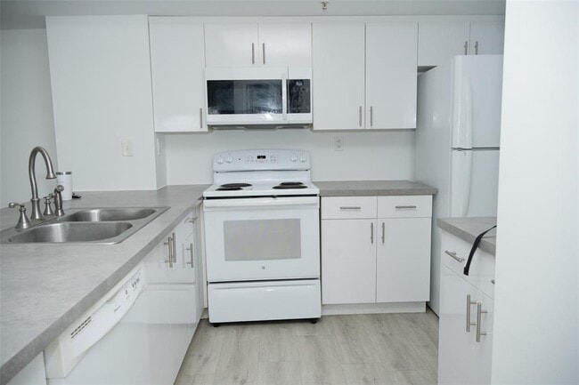 Building Photo - 2600 S University Dr