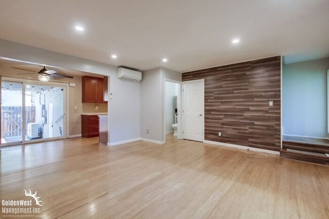 Building Photo - Cozy 2Bdm 1.5Ba Townhome with Modern Upgra...
