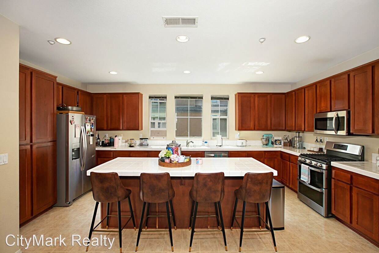 Foto principal - 3 br, 3.5 bath House - 1566 Hackberry Place