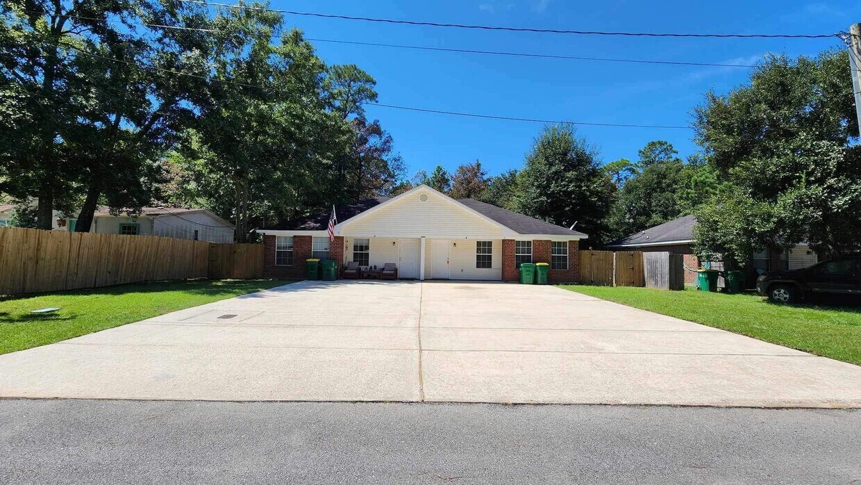 Primary Photo - 2 Bedroom 2 Bath in Central Location Ocean...