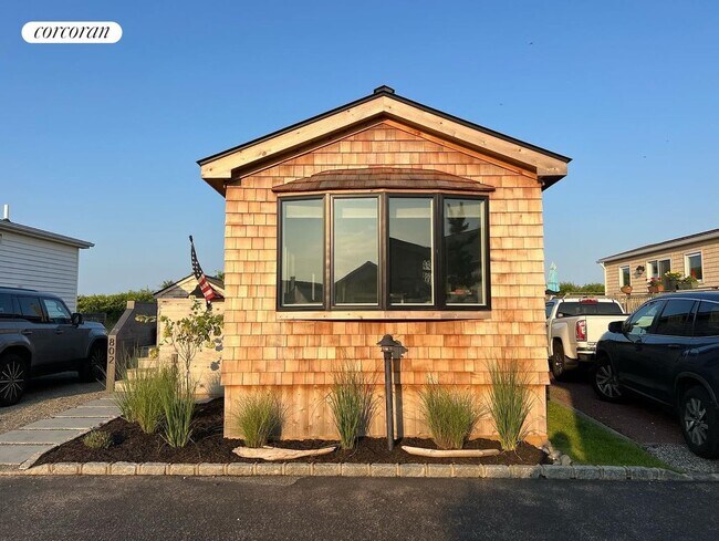 Foto del edificio - 100 Deforest Rd