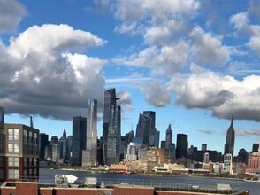 Building Photo - 1100 Maxwell Ln