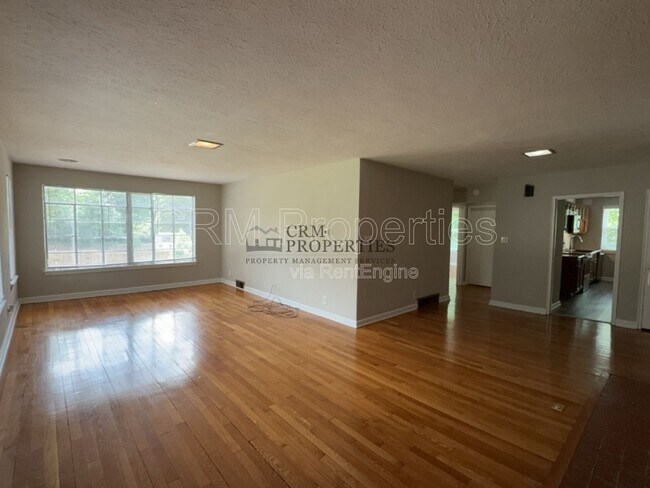 Building Photo - 2101 N Wheeling Ave