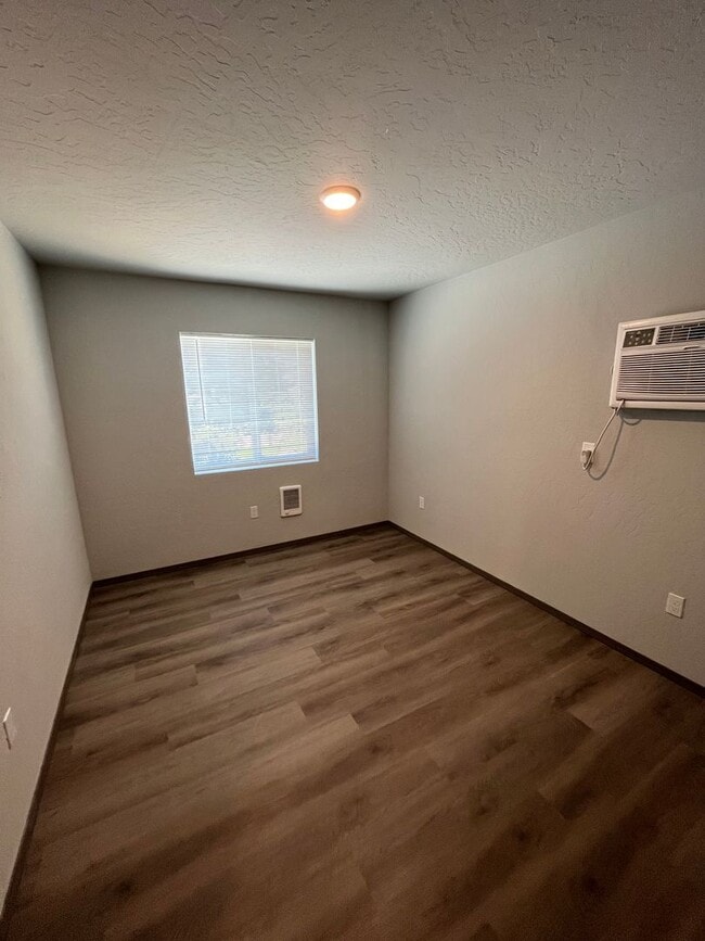 Building Photo - 1312-1314 E Farwell Rd