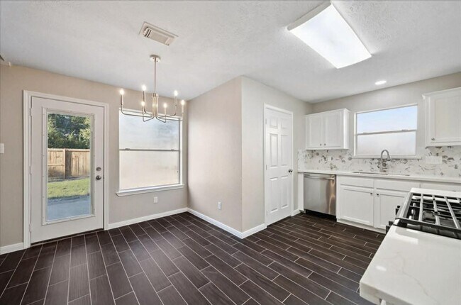 Foto del edificio - 16114 Cypress Valley Dr