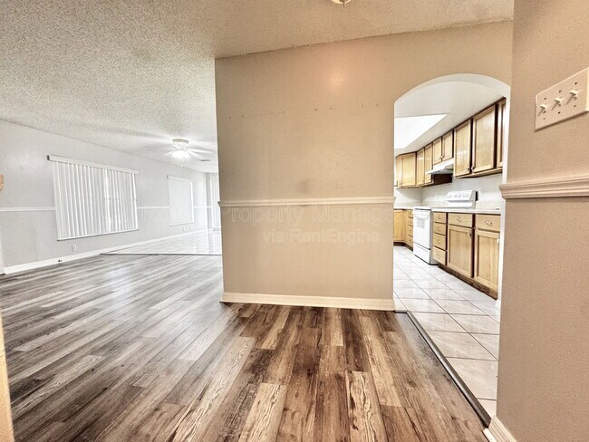 Building Photo - 927 Louisiana Ave