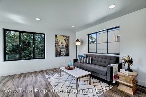 Foto del edificio - 1126 N 90th St
