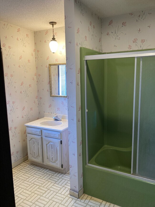 15 W Warren St Unit 1, Princeton, IL 61356 Apartments in Princeton, IL