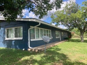 Building Photo - 1635 River Oaks Dr