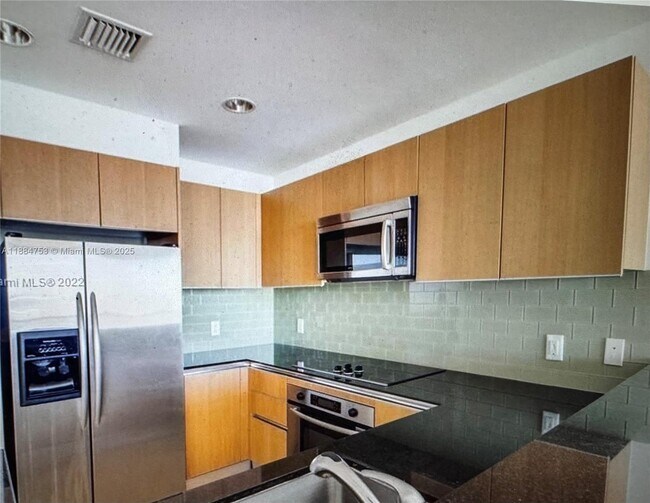 Building Photo - 1060 Brickell Ave