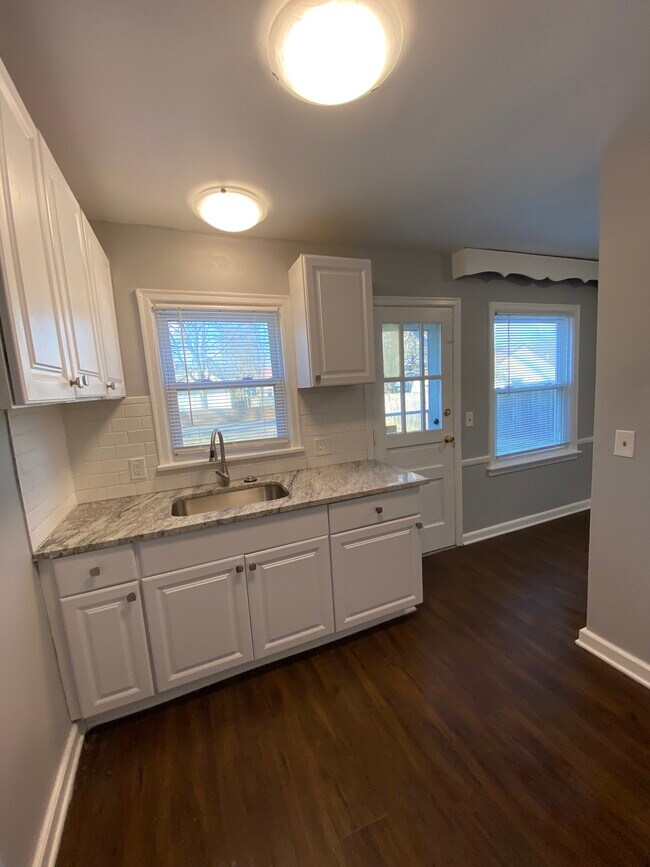 Building Photo - 2738 Ruhl Ave
