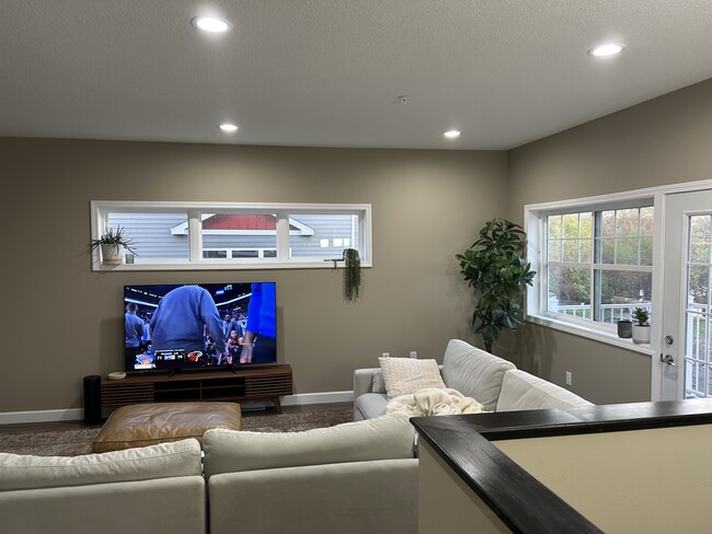 Building Photo - 3053 Bluestem Trl