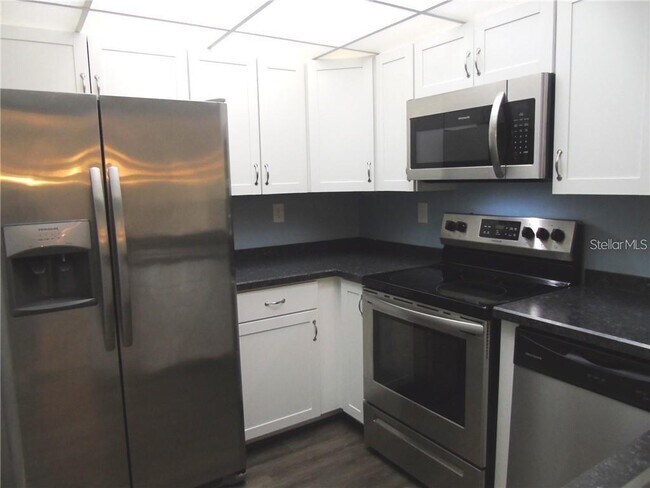 Foto del edificio - 21405 Olean Blvd