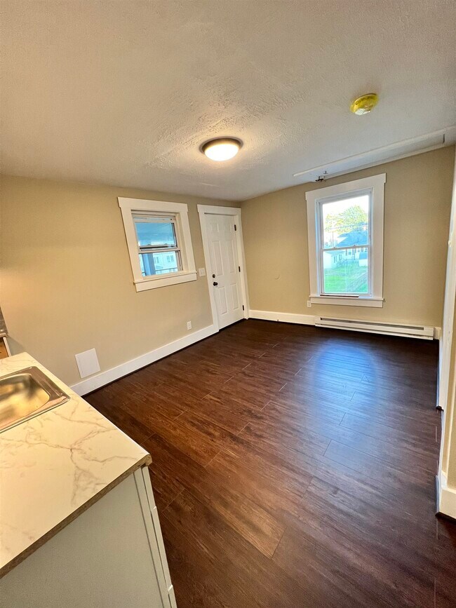73 Maple St, Rochester, NH 03867 Apartment for Rent in Rochester, NH