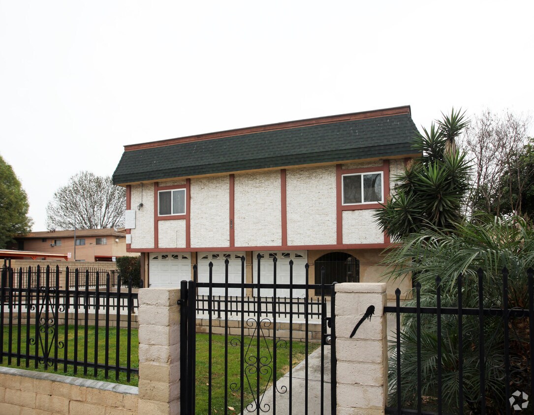 Primary Photo - 1102 Larimore Ave