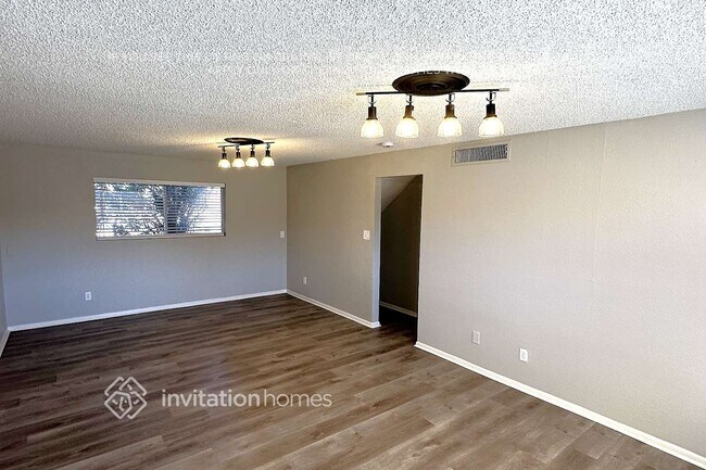 Foto del edificio - 3807 W Columbine Dr