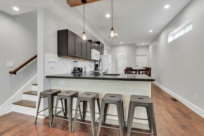 Building Photo - 288 S Souder Ave