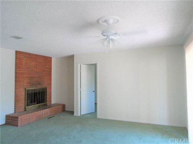 Building Photo - 211 Green Oaks Dr