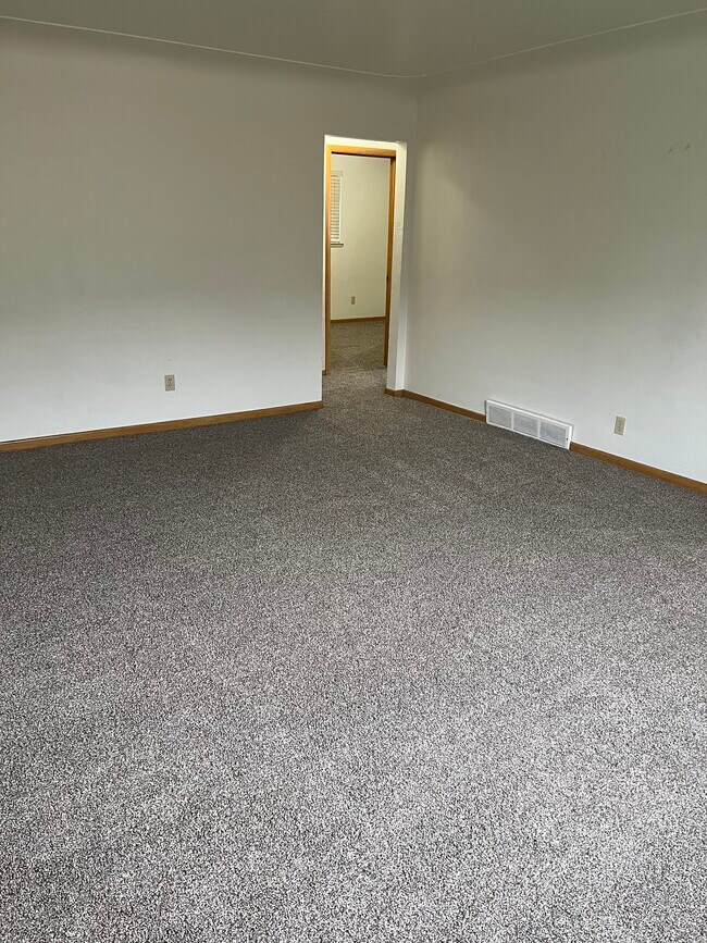Large Living Room New Carpet! - 4601 Otis St