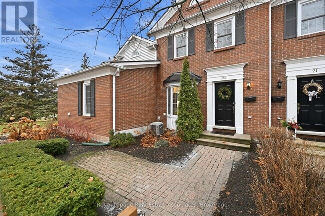 Photo du bâtiment - 1280 Maple Crossing Blvd