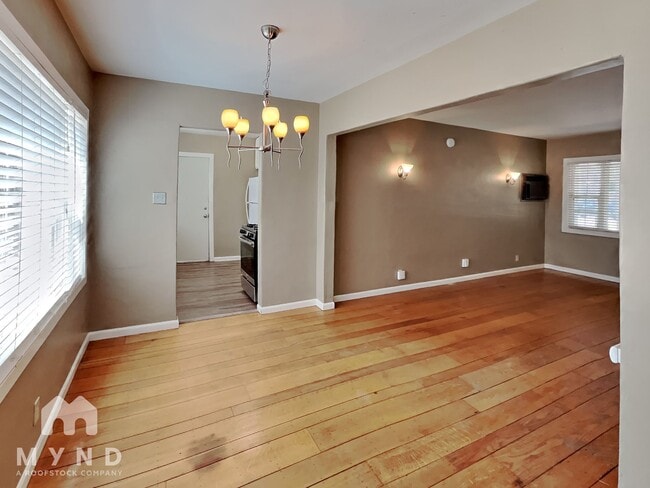 Building Photo - 2141 Royal Oaks Dr