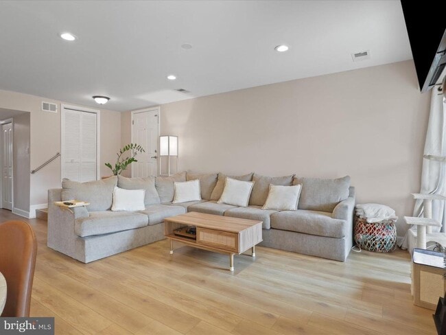 Building Photo - 3909 El Soneta Pl