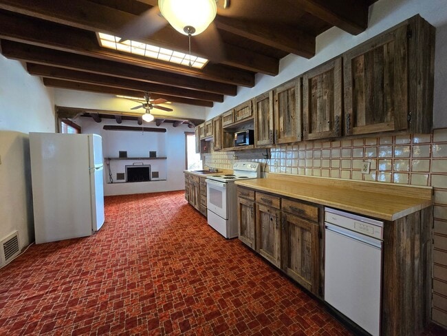 Building Photo - 27633 W Frontage Rd