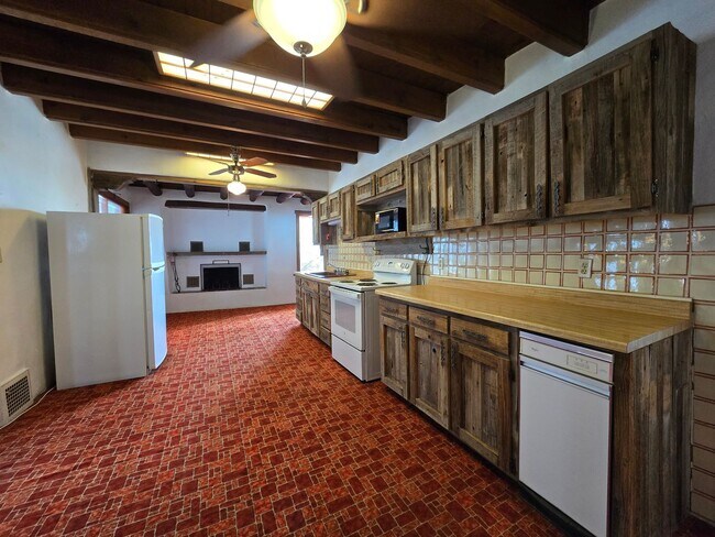 Foto del edificio - 27633 W Frontage Rd