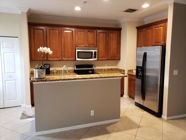 Foto del edificio - 123 E Royal Palm Cir