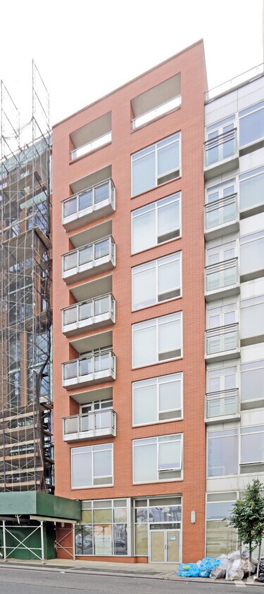Foto del edificio - 41-23 Crescent St
