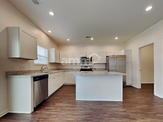 Foto del edificio - 136 Weeping Cypress Dr