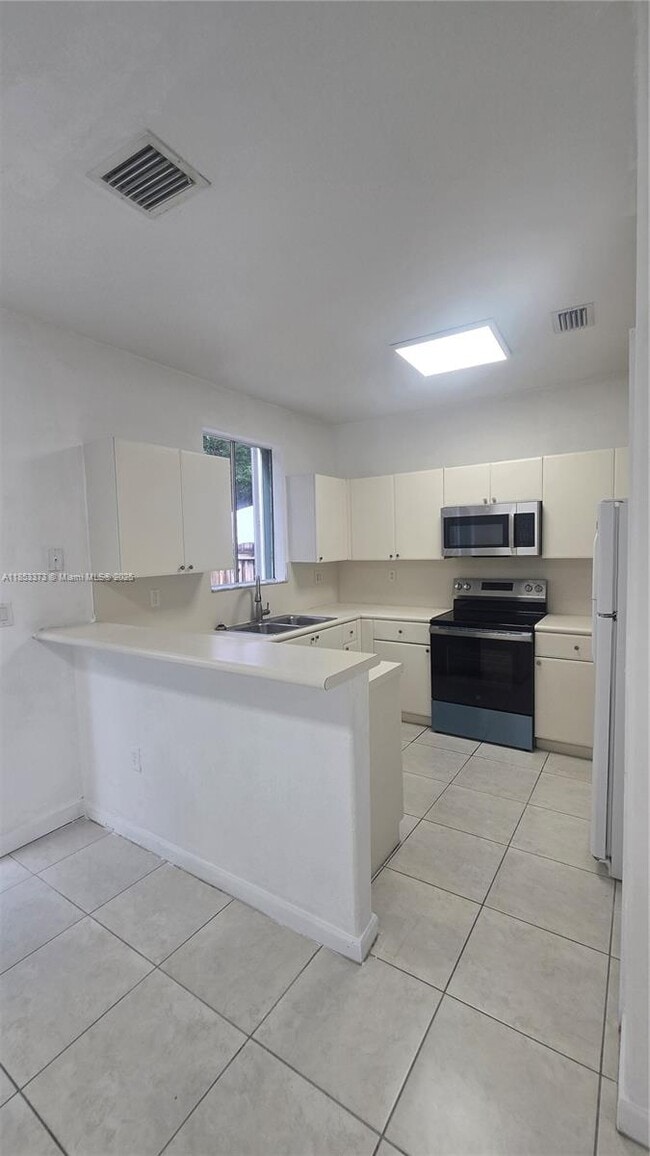 Building Photo - 1523 SE 24th Ct