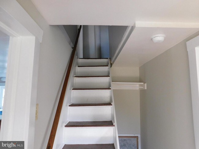 Building Photo - 463 Farnley Ln