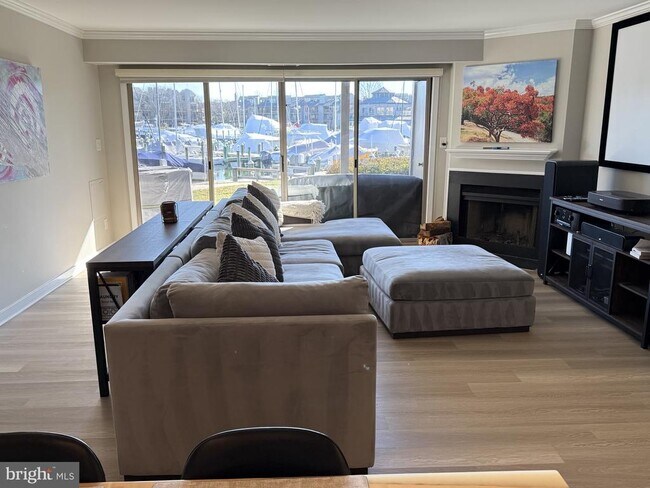 Foto del edificio - 7044 Harbour Village Ct