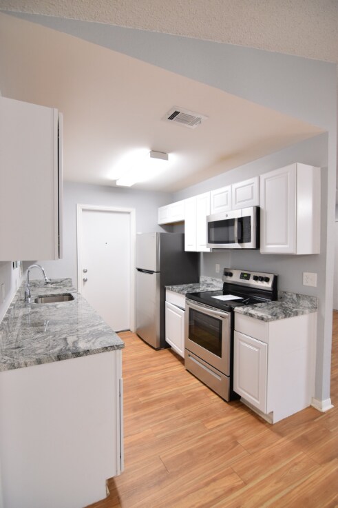 Building Photo - 2507 Hemlock Dr